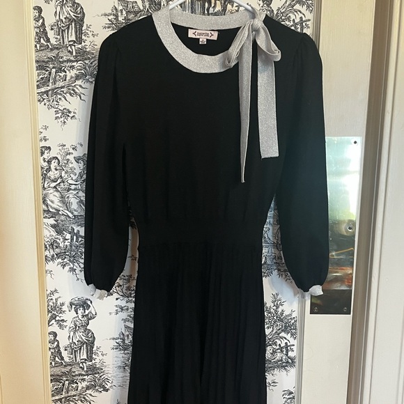 Nanette Lepore Dresses & Skirts - Nanette Lepore Black Shimmer and Silver Long Sleeve Dress